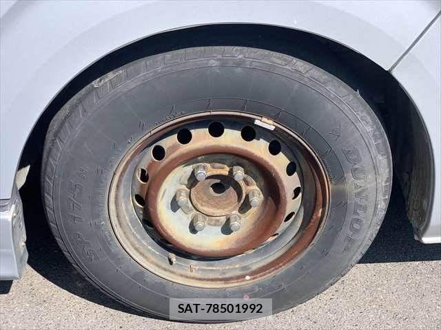 Toyota HIACE VAN 2006-11 8210723-27