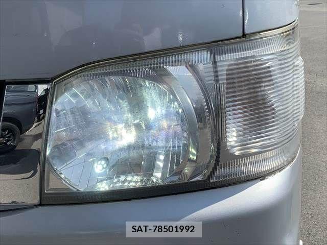 Toyota HIACE VAN 2006-11 8210723-28