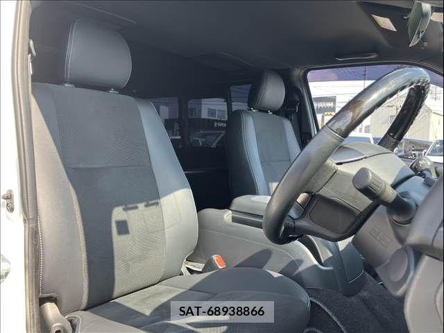Toyota HIACE VAN 2023-09 8210708-13