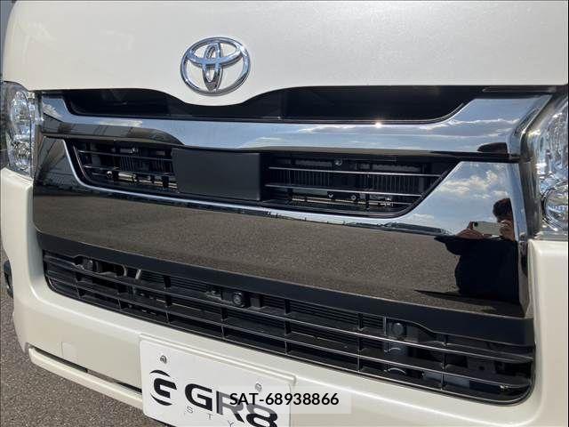 Toyota HIACE VAN 2023-09 8210708-24