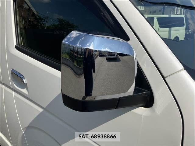 Toyota HIACE VAN 2023-09 8210708-29