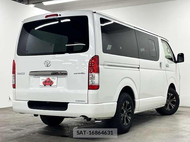 Toyota HIACE VAN 2021-12 8210707-2