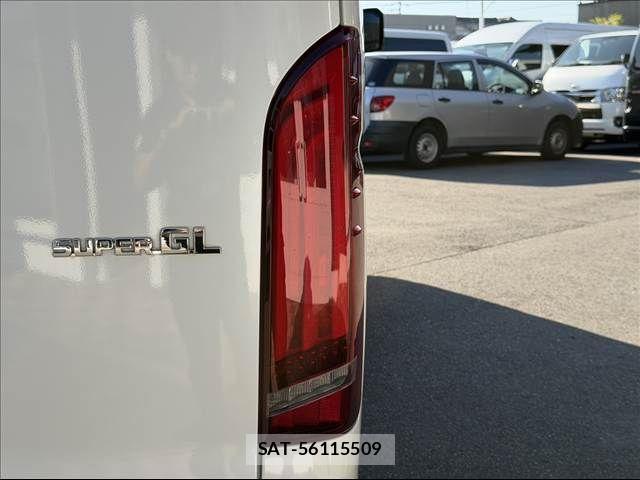 Toyota HIACE VAN 2023-07 8210712-16