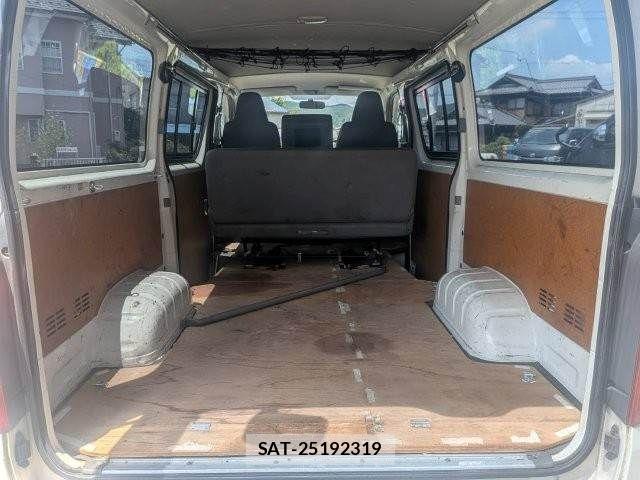 Toyota HIACE VAN 2007-11 8210722-9