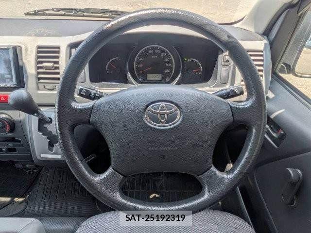 Toyota HIACE VAN 2007-11 8210722-10