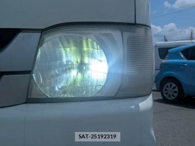 Toyota HIACE VAN 2007-11 8210722-11