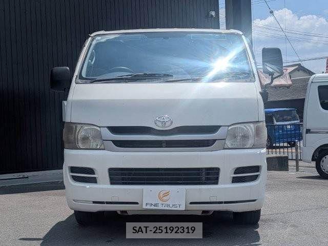 Toyota HIACE VAN 2007-11 8210722-13