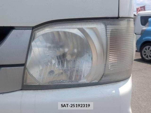 Toyota HIACE VAN 2007-11 8210722-20