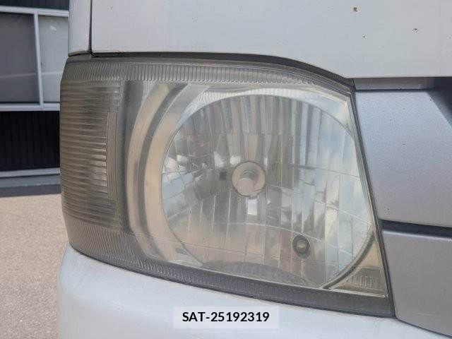 Toyota HIACE VAN 2007-11 8210722-21
