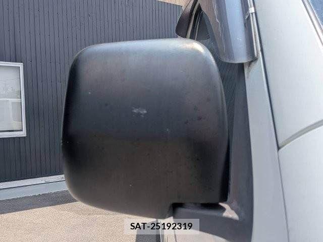 Toyota HIACE VAN 2007-11 8210722-23