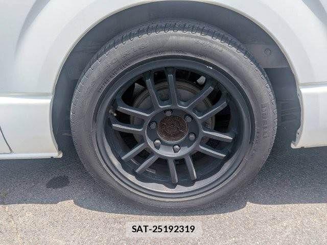 Toyota HIACE VAN 2007-11 8210722-24