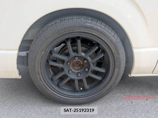 Toyota HIACE VAN 2007-11 8210722-26
