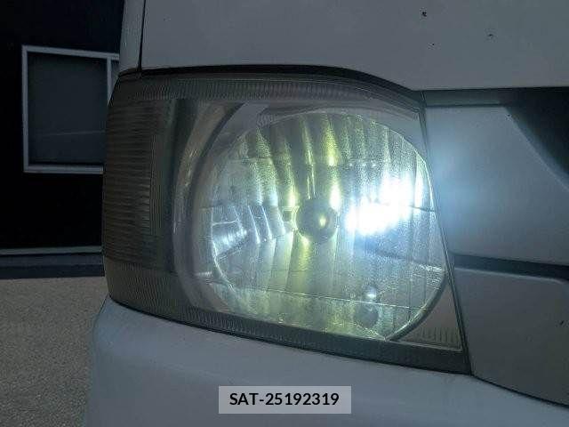 Toyota HIACE VAN 2007-11 8210722-27