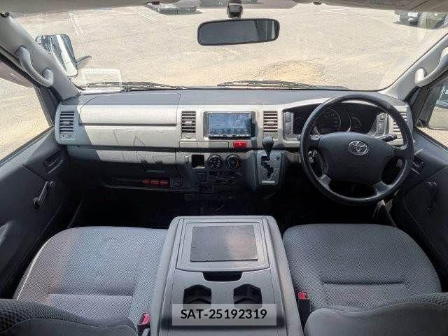 Toyota HIACE VAN 2007-11 8210722-2