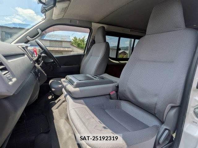 Toyota HIACE VAN 2007-11 8210722-29