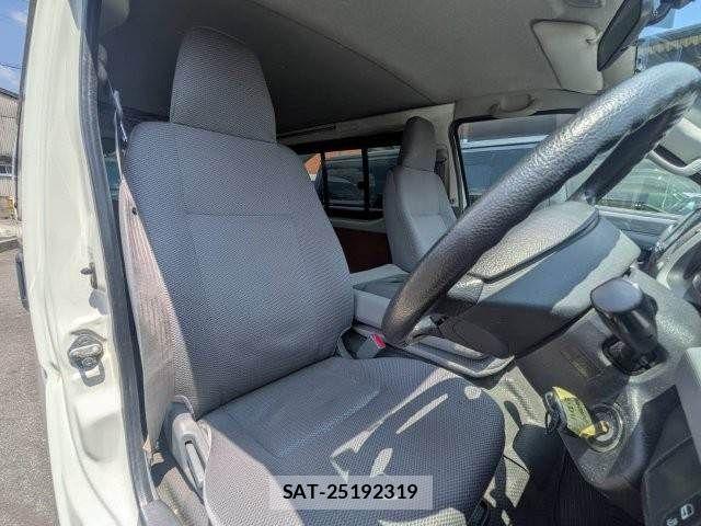 Toyota HIACE VAN 2007-11 8210722-7
