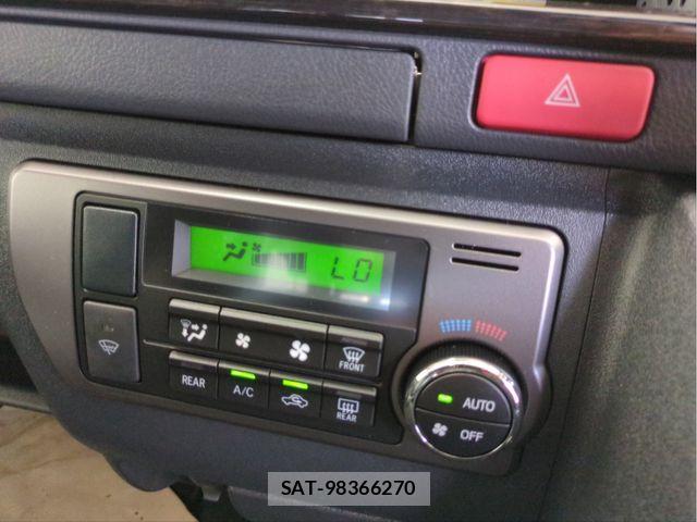 Toyota HIACE VAN 2025-07 8210702-11