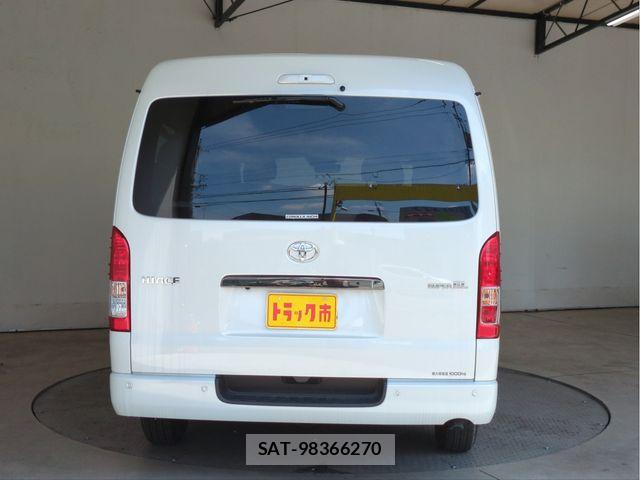 Toyota HIACE VAN 2025-07 8210702-18