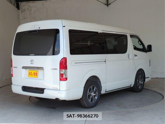 Toyota HIACE VAN 2025-07 8210702-1