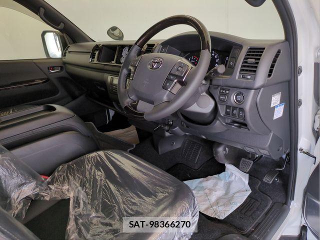 Toyota HIACE VAN 2025-07 8210702-25