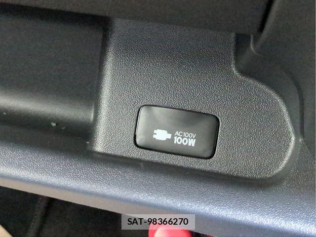 Toyota HIACE VAN 2025-07 8210702-28