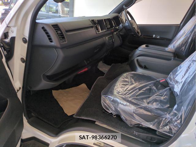 Toyota HIACE VAN 2025-07 8210702-2
