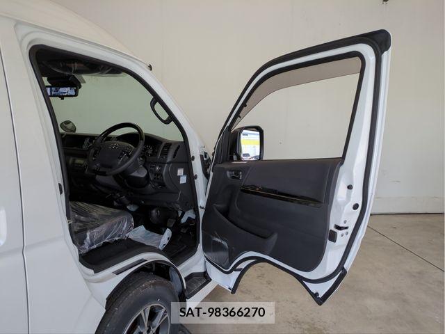 Toyota HIACE VAN 2025-07 8210702-29