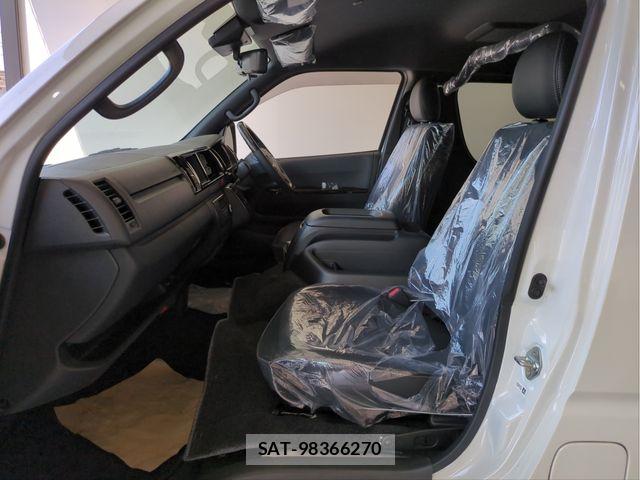 Toyota HIACE VAN 2025-07 8210702-3