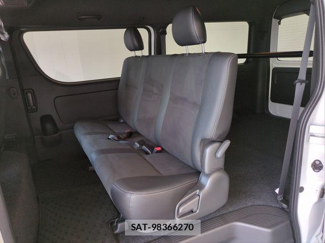 Toyota HIACE VAN 2025-07 8210702-4
