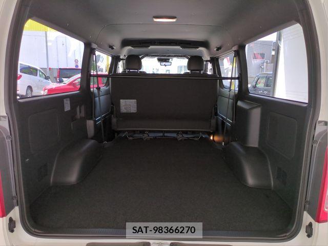 Toyota HIACE VAN 2025-07 8210702-6