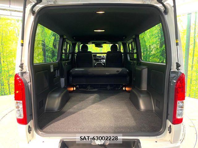 Toyota HIACE VAN 2023-04 8210705-9