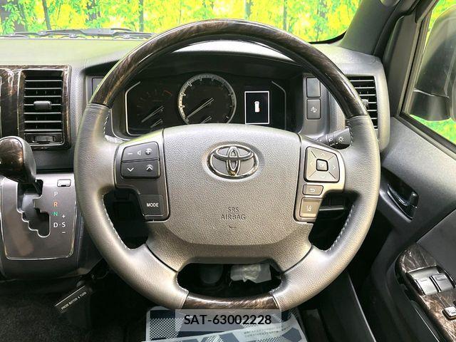 Toyota HIACE VAN 2023-04 8210705-10
