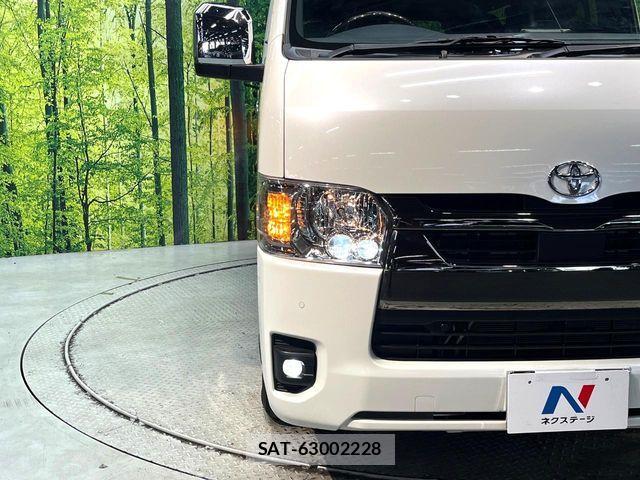 Toyota HIACE VAN 2023-04 8210705-11