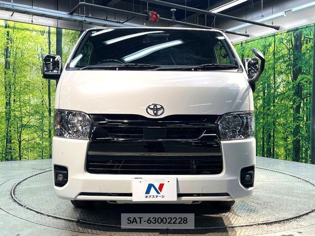 Toyota HIACE VAN 2023-04 8210705-13