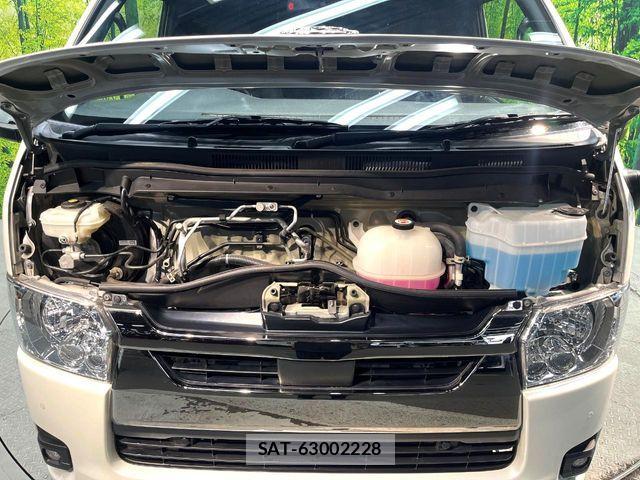 Toyota HIACE VAN 2023-04 8210705-17