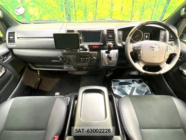 Toyota HIACE VAN 2023-04 8210705-1