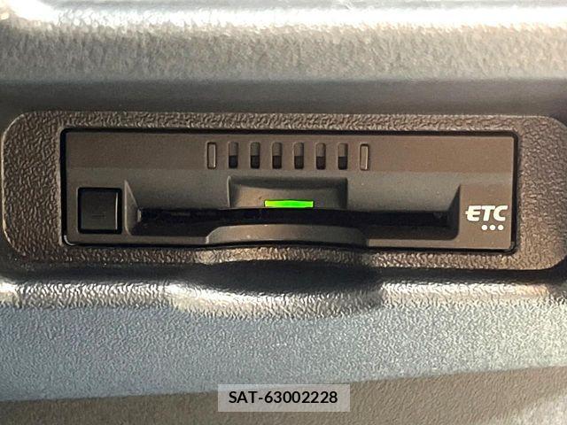 Toyota HIACE VAN 2023-04 8210705-5