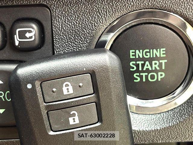 Toyota HIACE VAN 2023-04 8210705-6