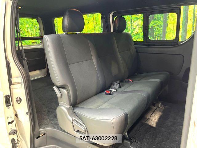 Toyota HIACE VAN 2023-04 8210705-8