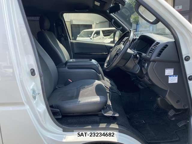 Toyota HIACE VAN 2021-08 8210715-13