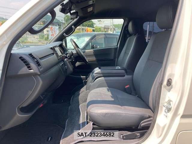 Toyota HIACE VAN 2021-08 8210715-16