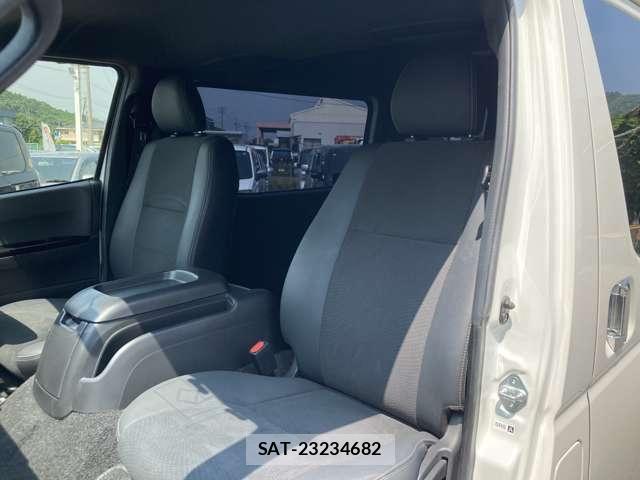 Toyota HIACE VAN 2021-08 8210715-17