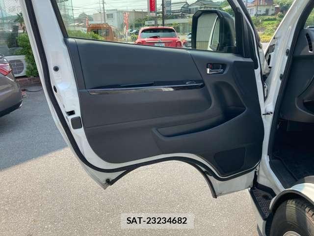 Toyota HIACE VAN 2021-08 8210715-19