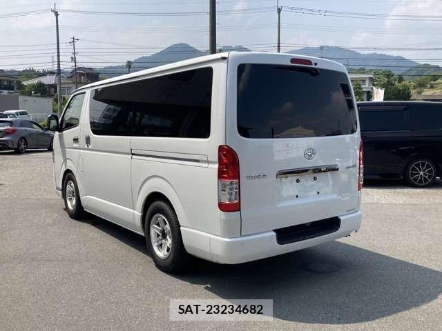 Toyota HIACE VAN 2021-08 8210715-7