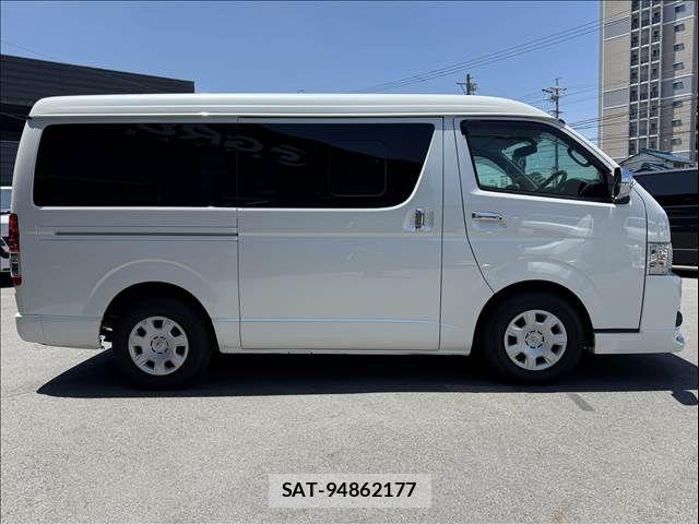 Toyota HIACE VAN 2018-05 8210717-12