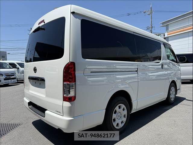 Toyota HIACE VAN 2018-05 8210717-14