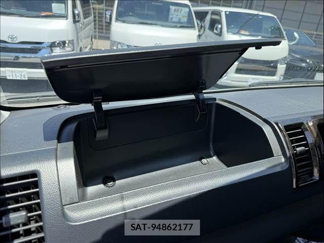 Toyota HIACE VAN 2018-05 8210717-17
