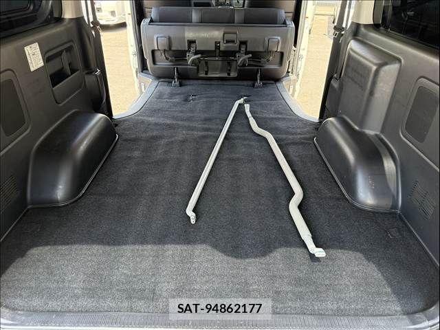 Toyota HIACE VAN 2018-05 8210717-19
