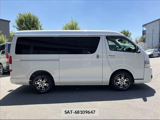 Toyota HIACE VAN 2017-02 8232181-12