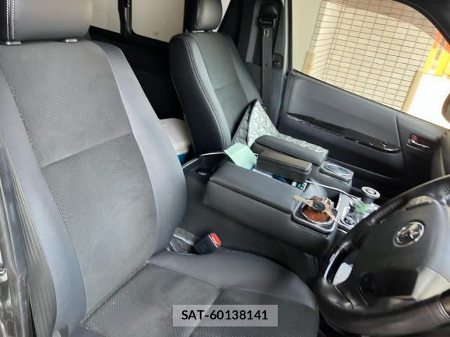 Toyota HIACE VAN 2019-08 8232188-16